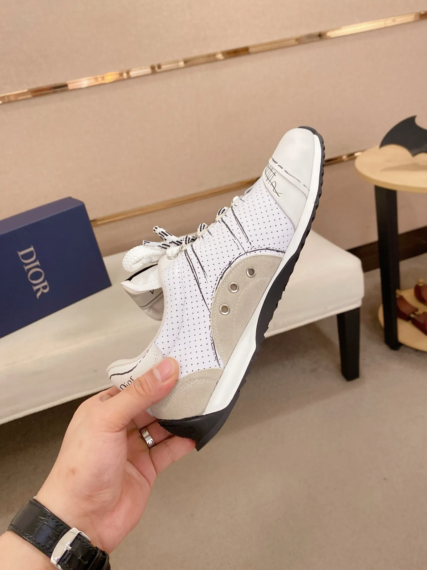 Men's shoes💰: 500💰Couple style💏 [Dior·Dior] New casual sports style men's shoes, new spring and summer design, perfect workmanship, lace-up lazy style to create wardrobe quality, upper: imported first-layer cowhide, mesh breathable lining soft and comfortable, ultra-light TPU wear-resistant outsole, simple, versatile fashion men's shoes, excellent color code number 35--44. (45,46 customized items are not returnable or exchangeable)
